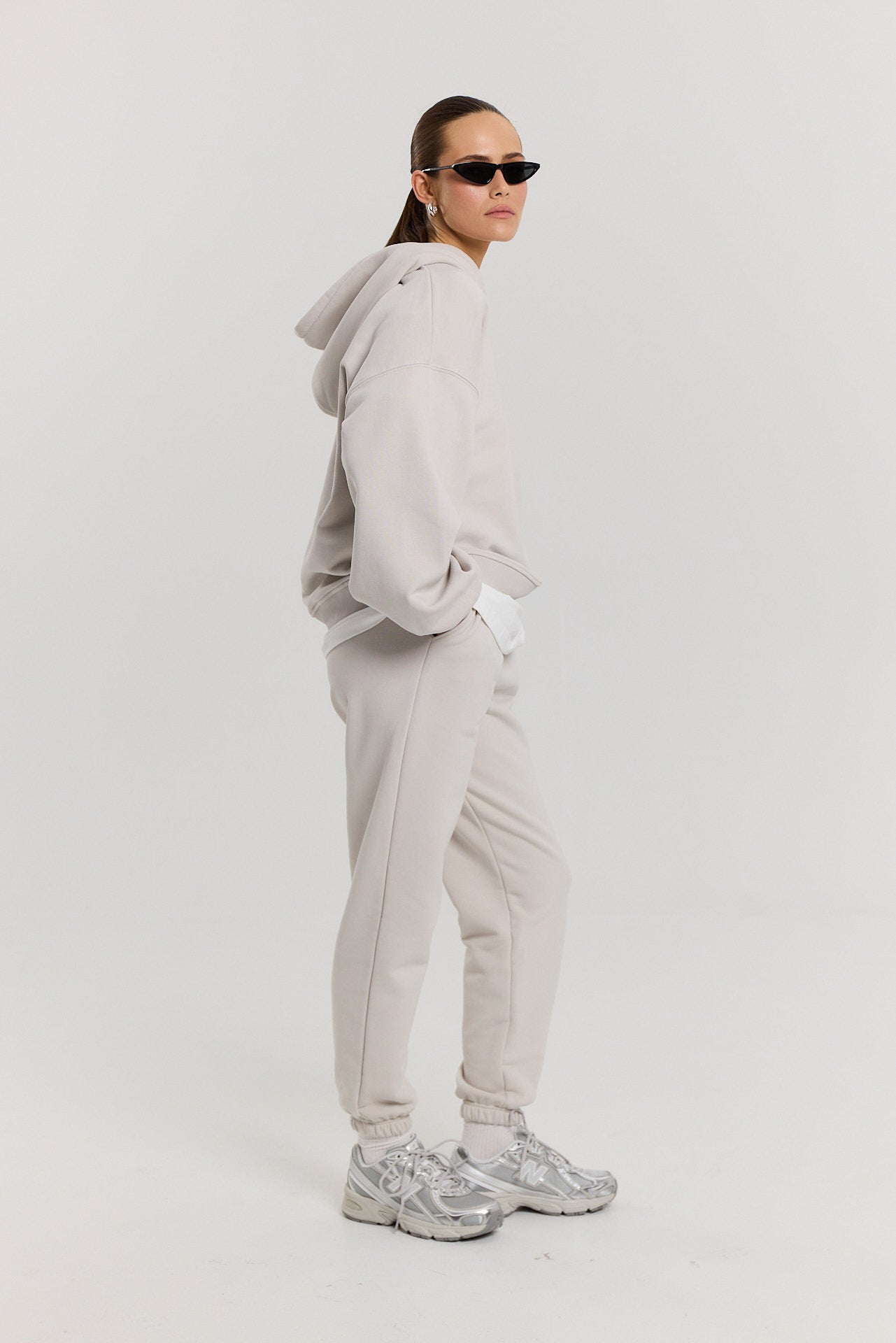 Spodnie dresowe almond milk