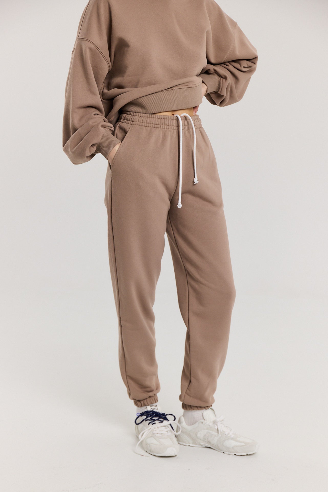 Spodnie dresowe latte