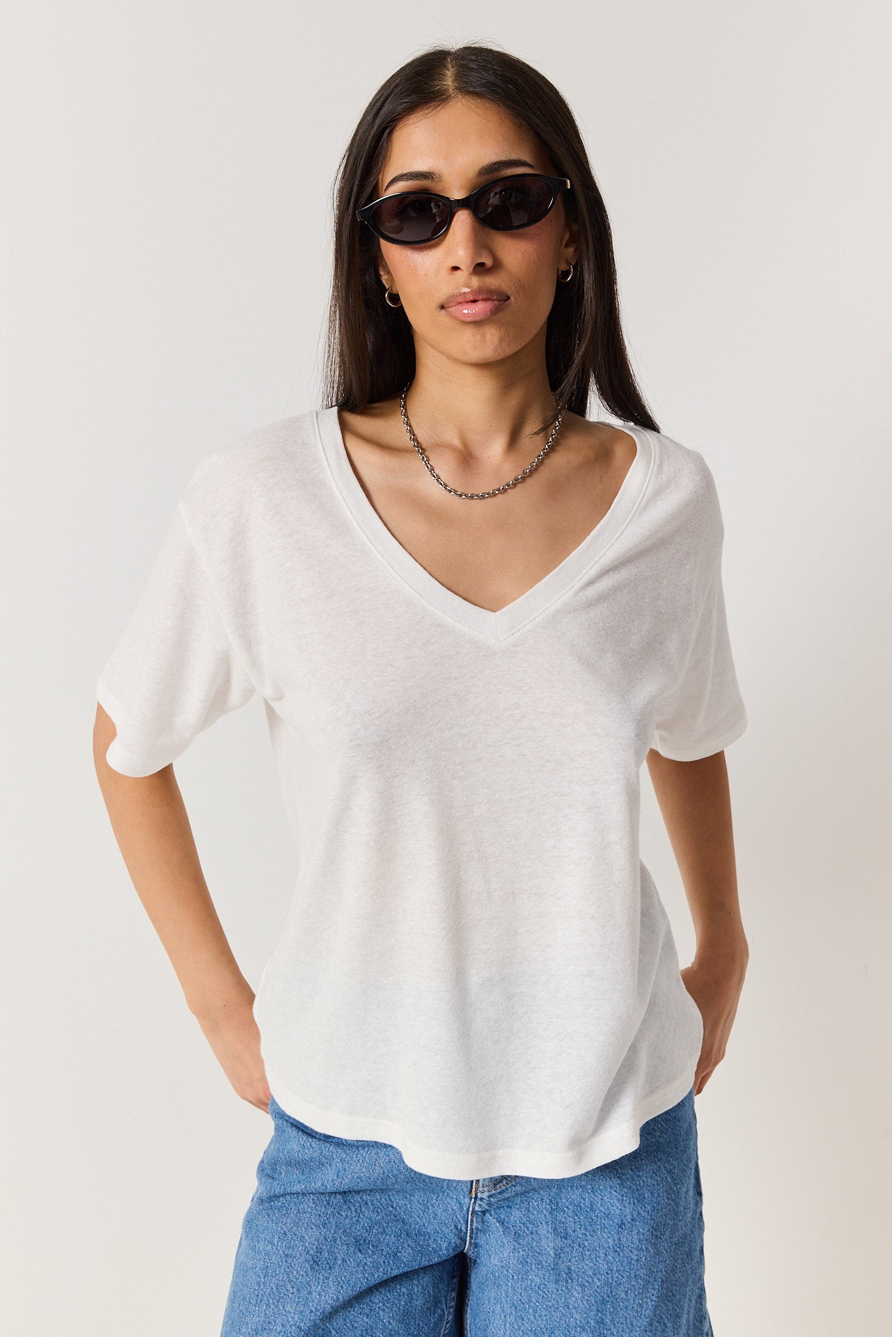 T-shirt V linen white