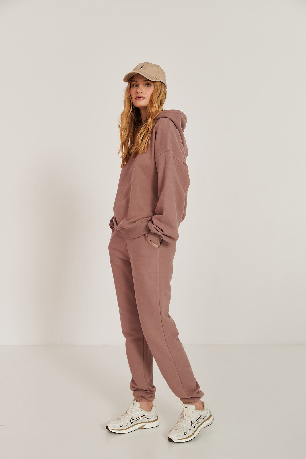 Spodnie dresowe mocca mousse
