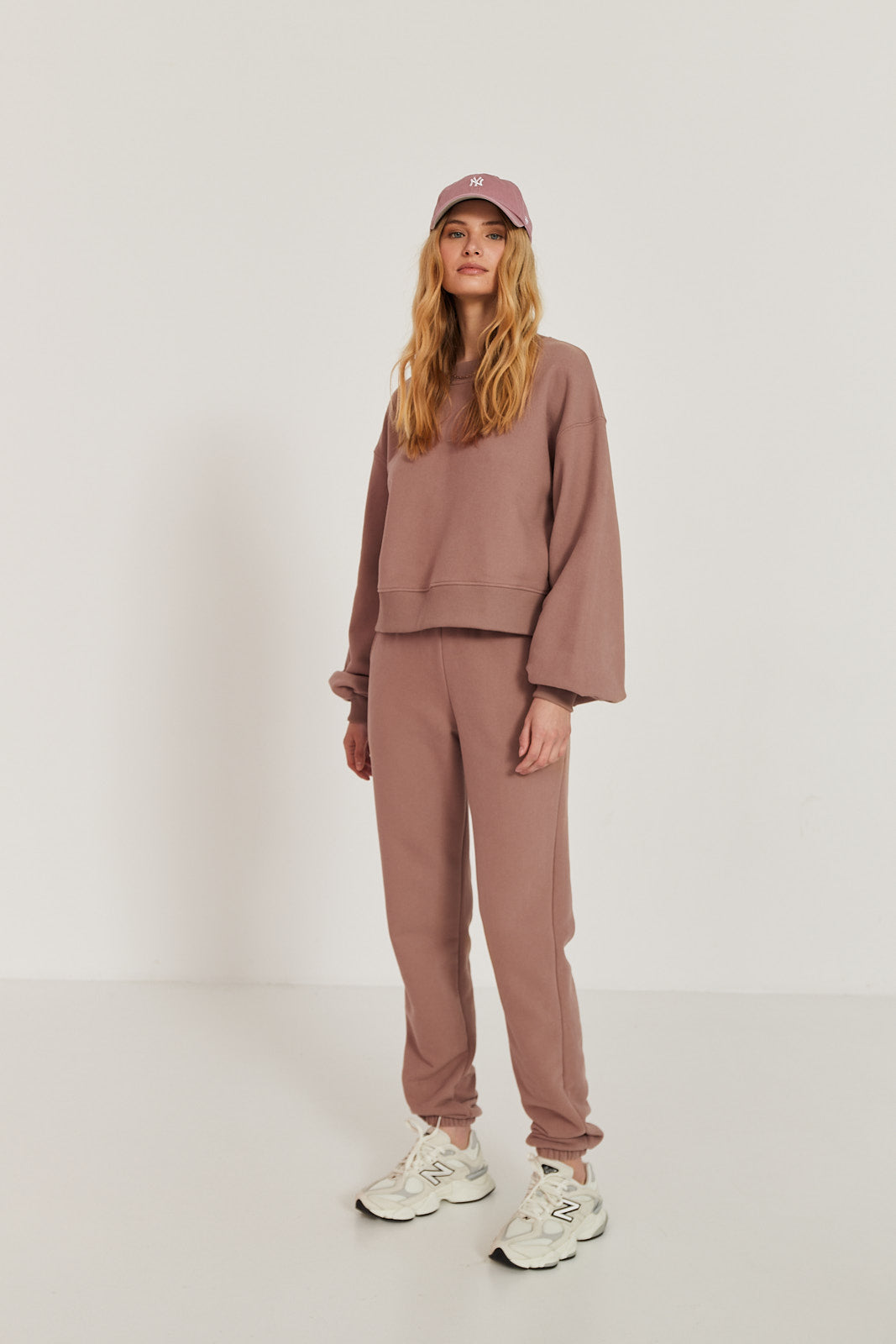 Spodnie dresowe mocca mousse