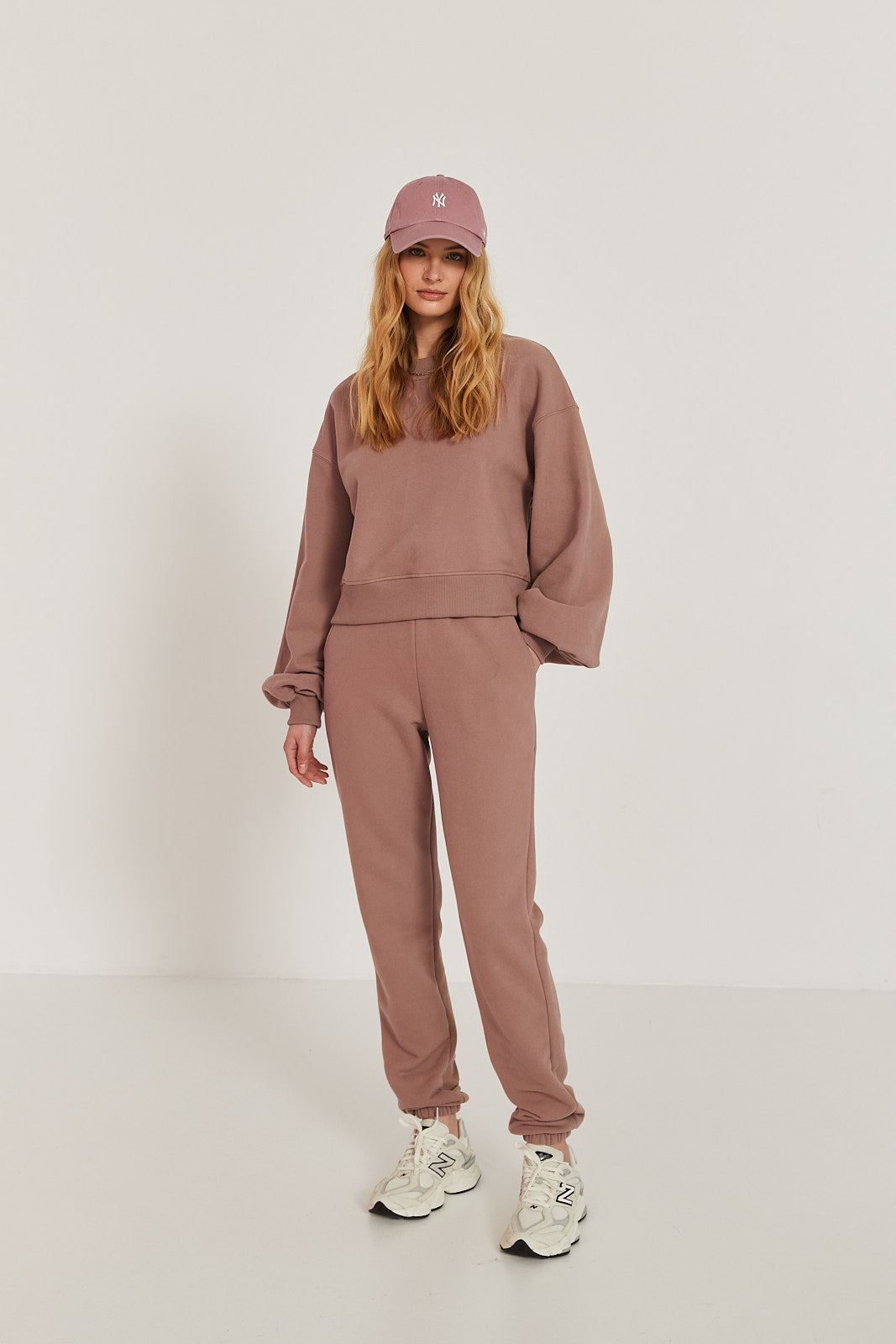 Spodnie dresowe mocca mousse