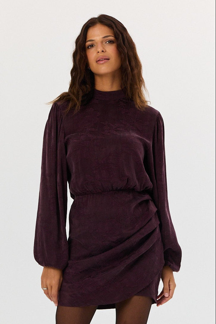 Sukienka Jackie jacquard plum noir