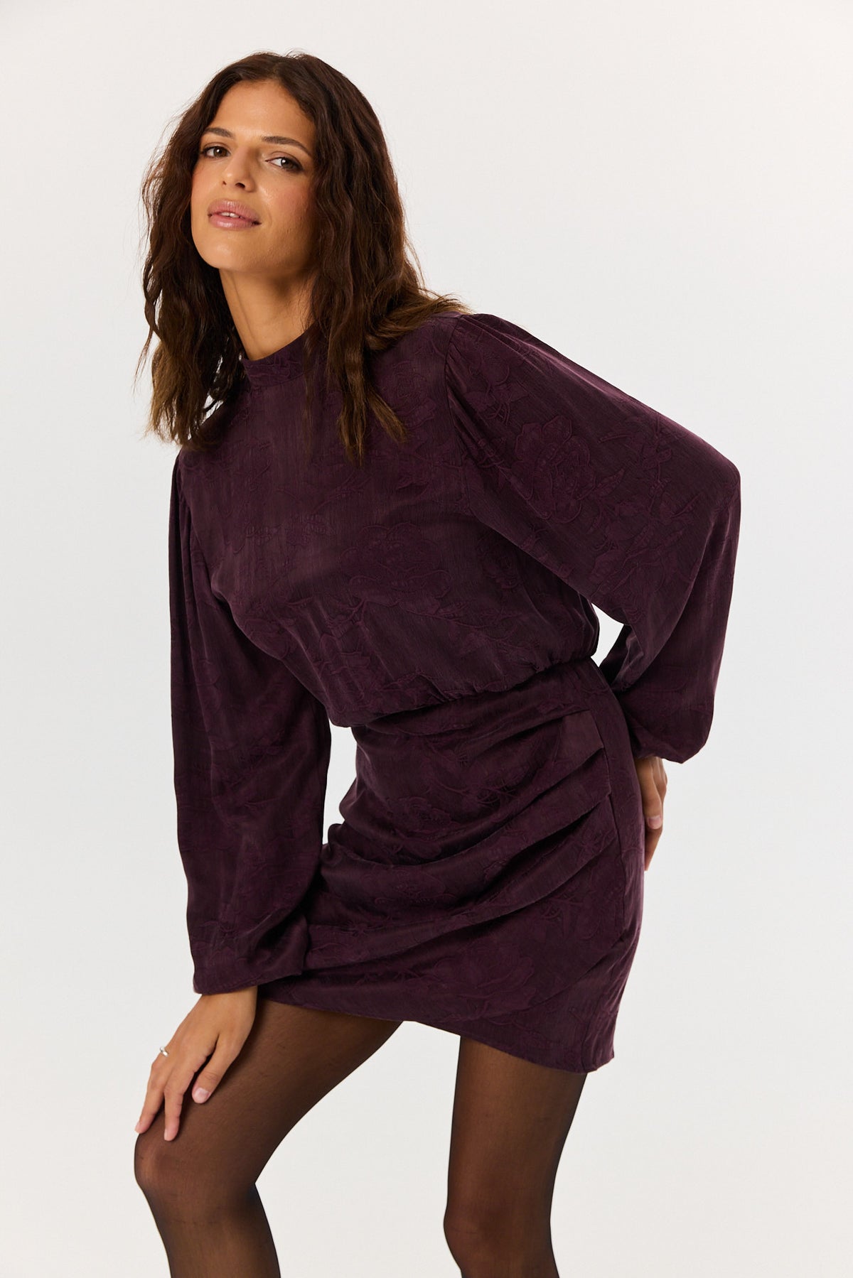 Sukienka Jackie jacquard plum noir