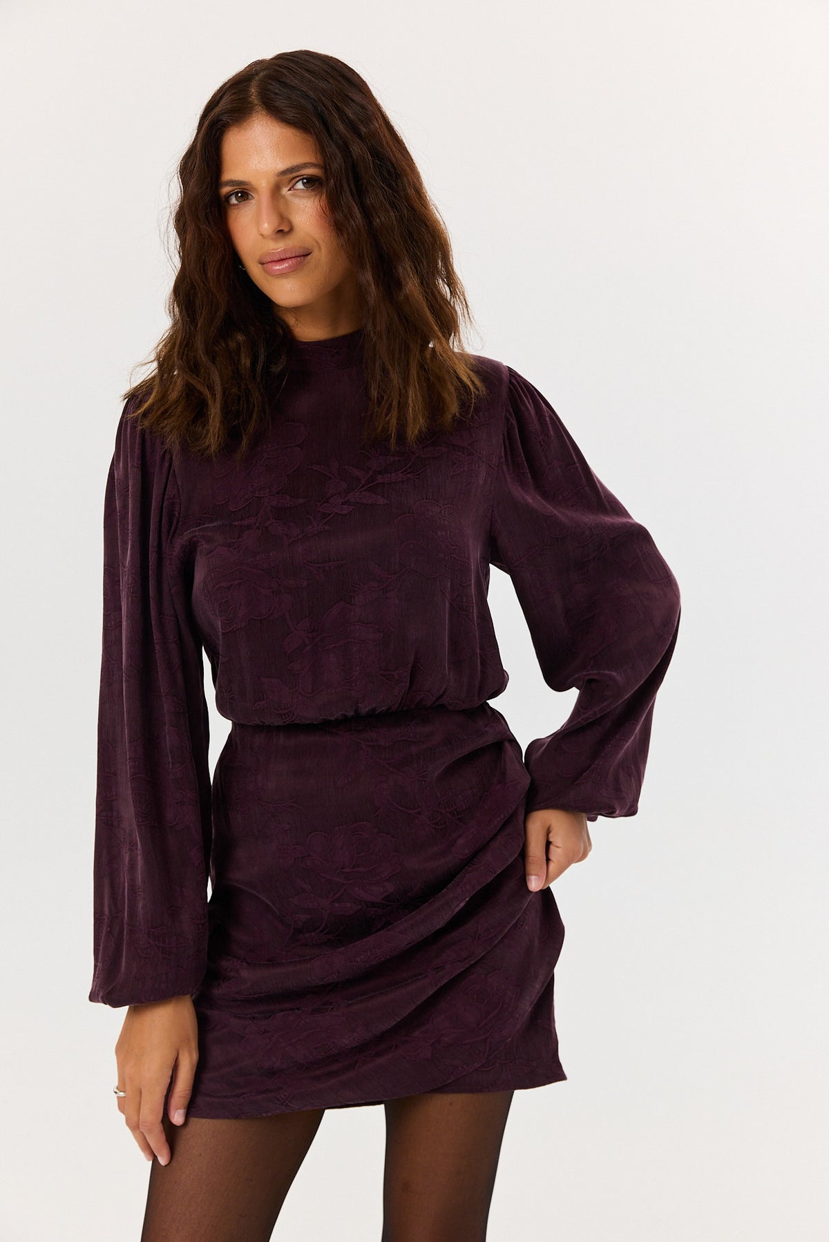 Sukienka Jackie jacquard plum noir