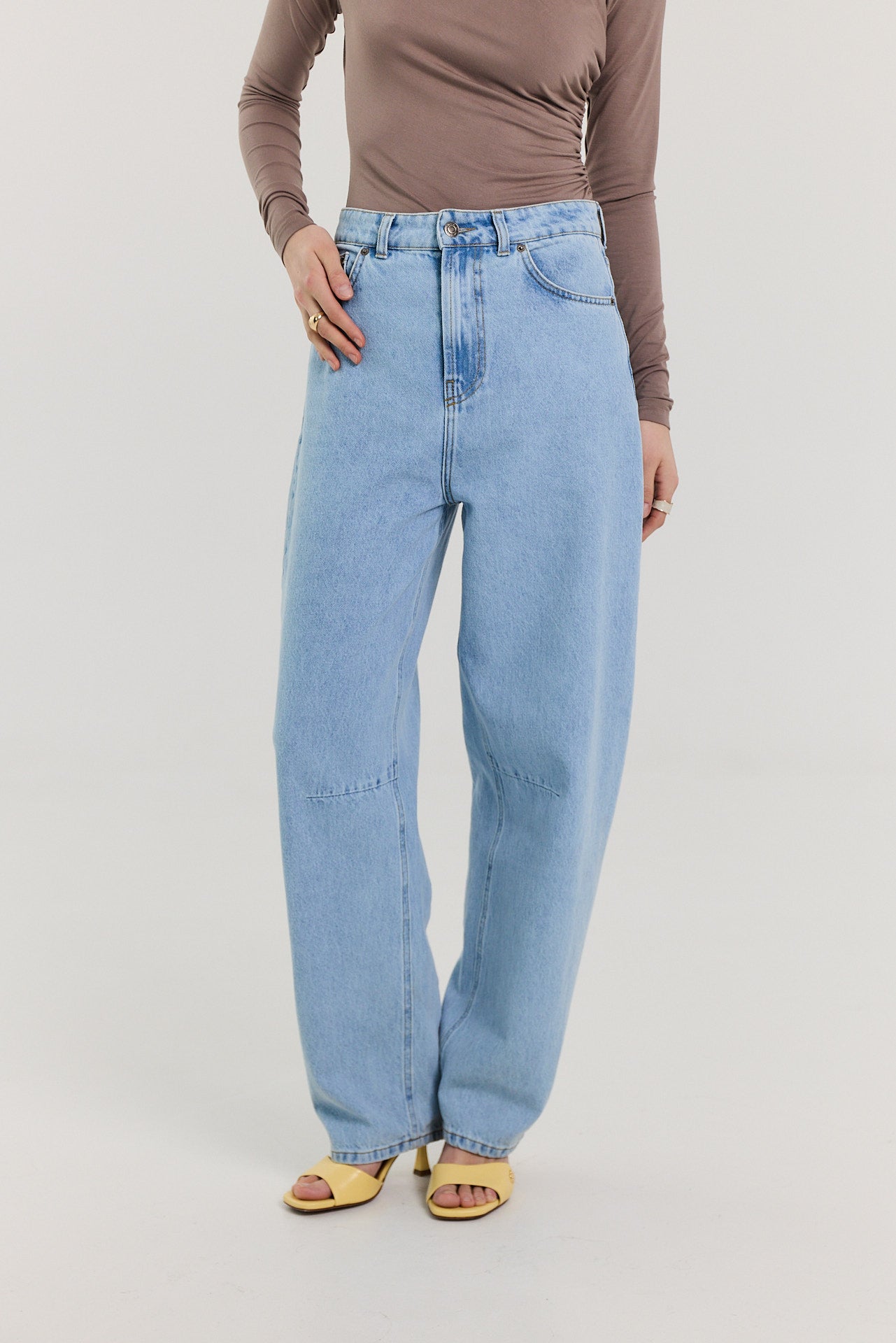 Jeansy Barrel light blue