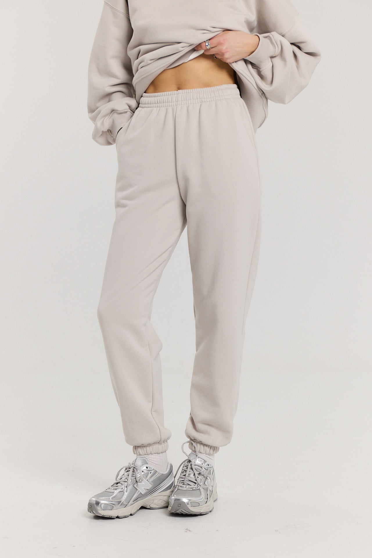 Spodnie dresowe almond milk