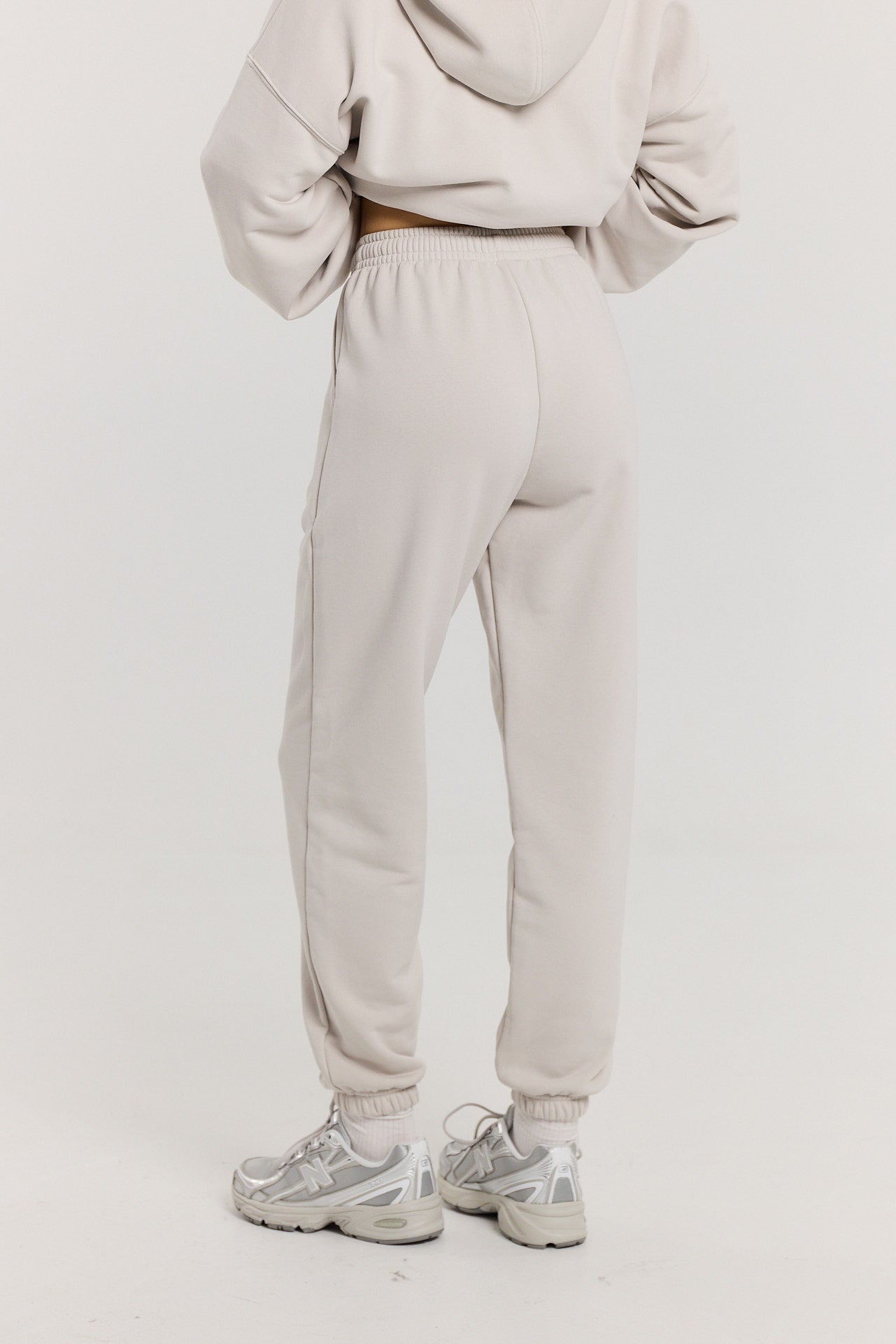 Spodnie dresowe almond milk