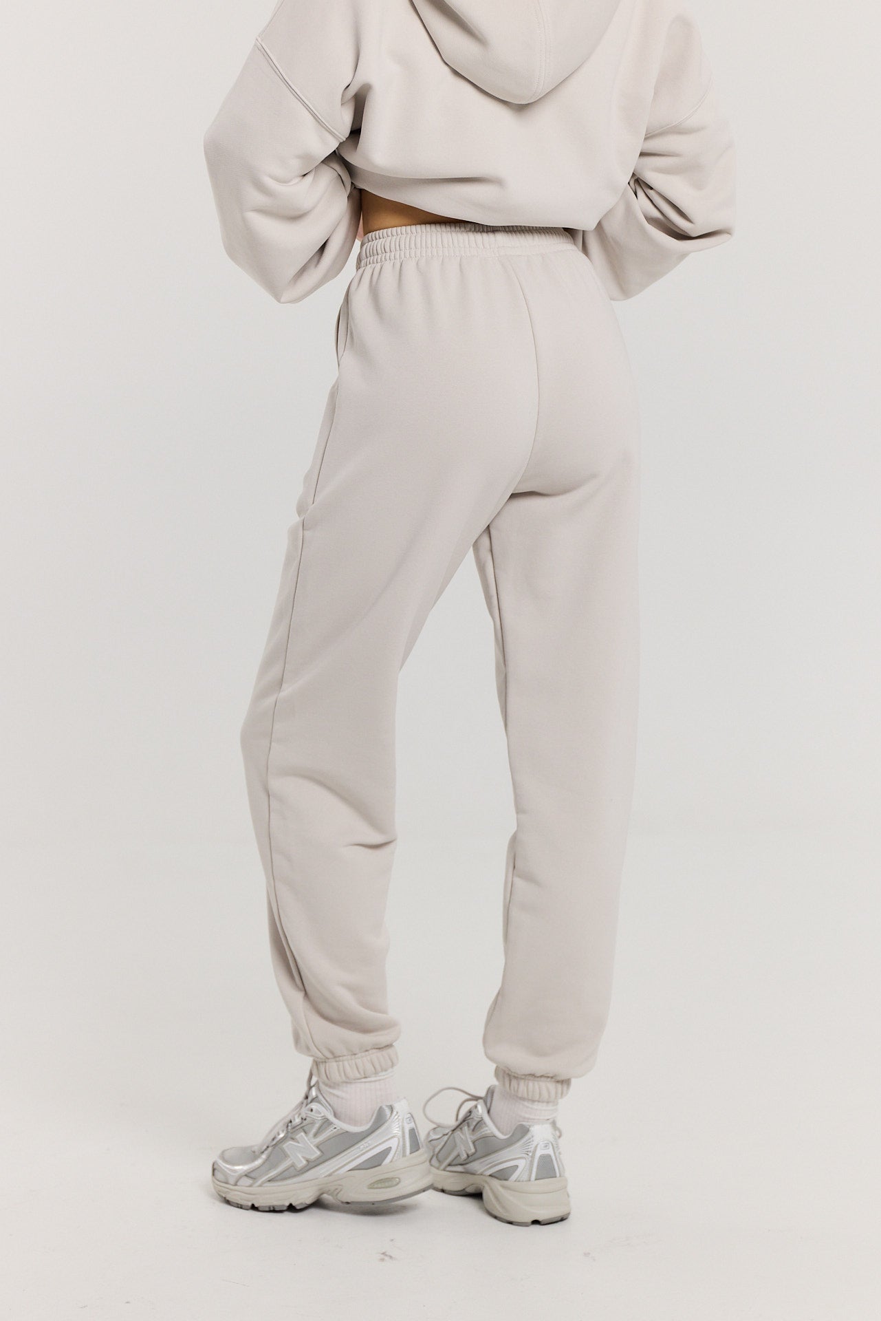 Spodnie dresowe almond milk