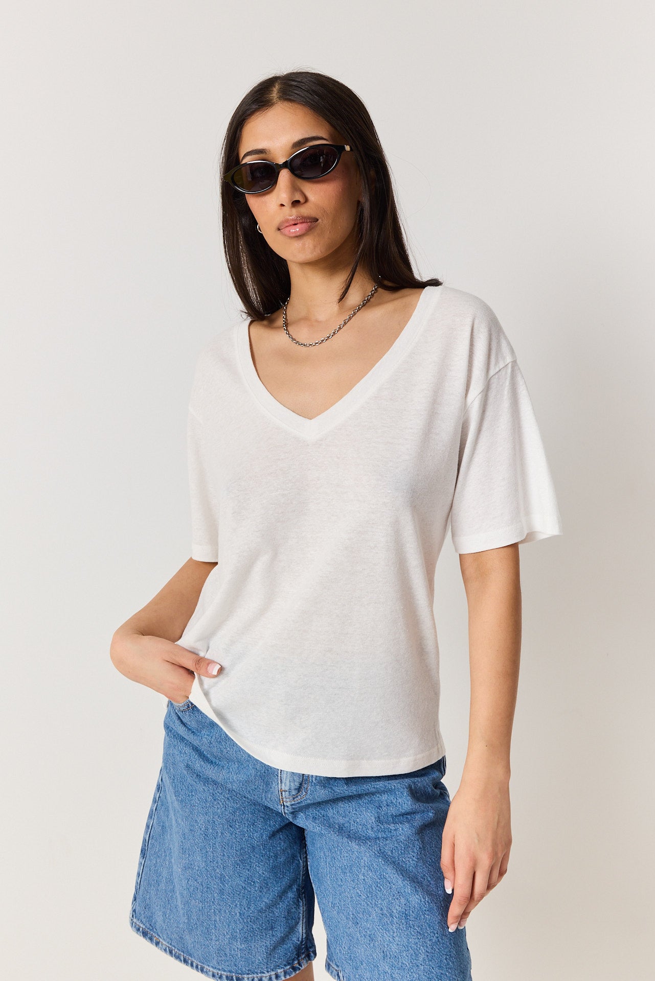 T-shirt V linen white