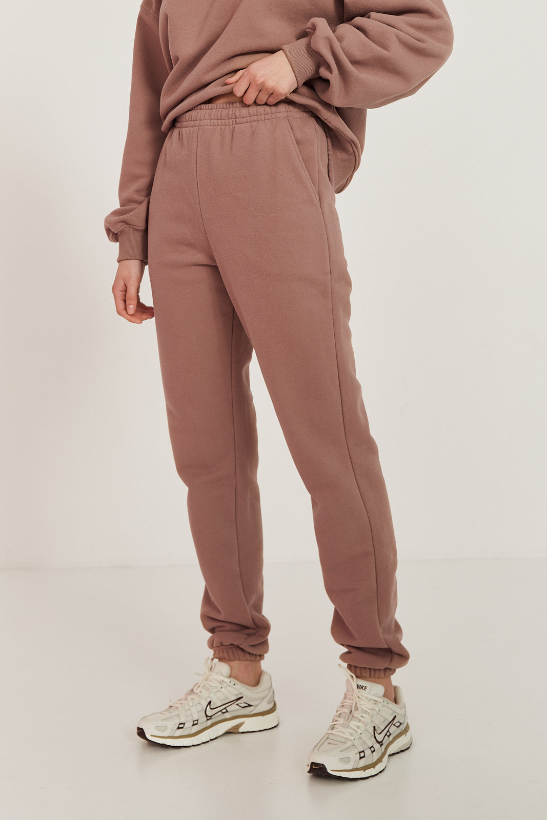 Spodnie dresowe mocca mousse