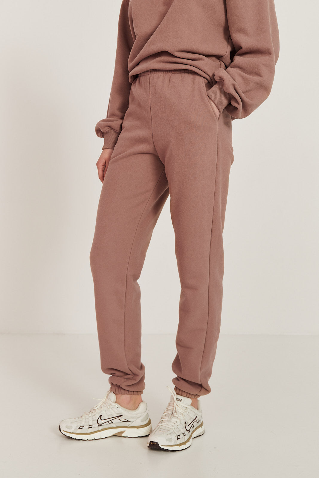 Spodnie dresowe mocca mousse